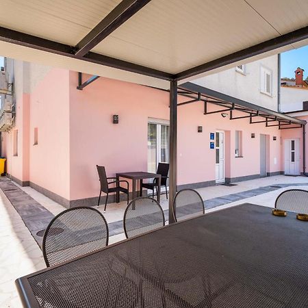 Rooms And Studio Flora Porec Esterno foto