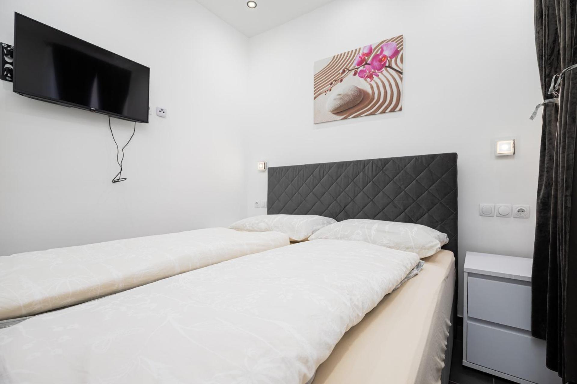 Rooms And Studio Flora Porec Esterno foto
