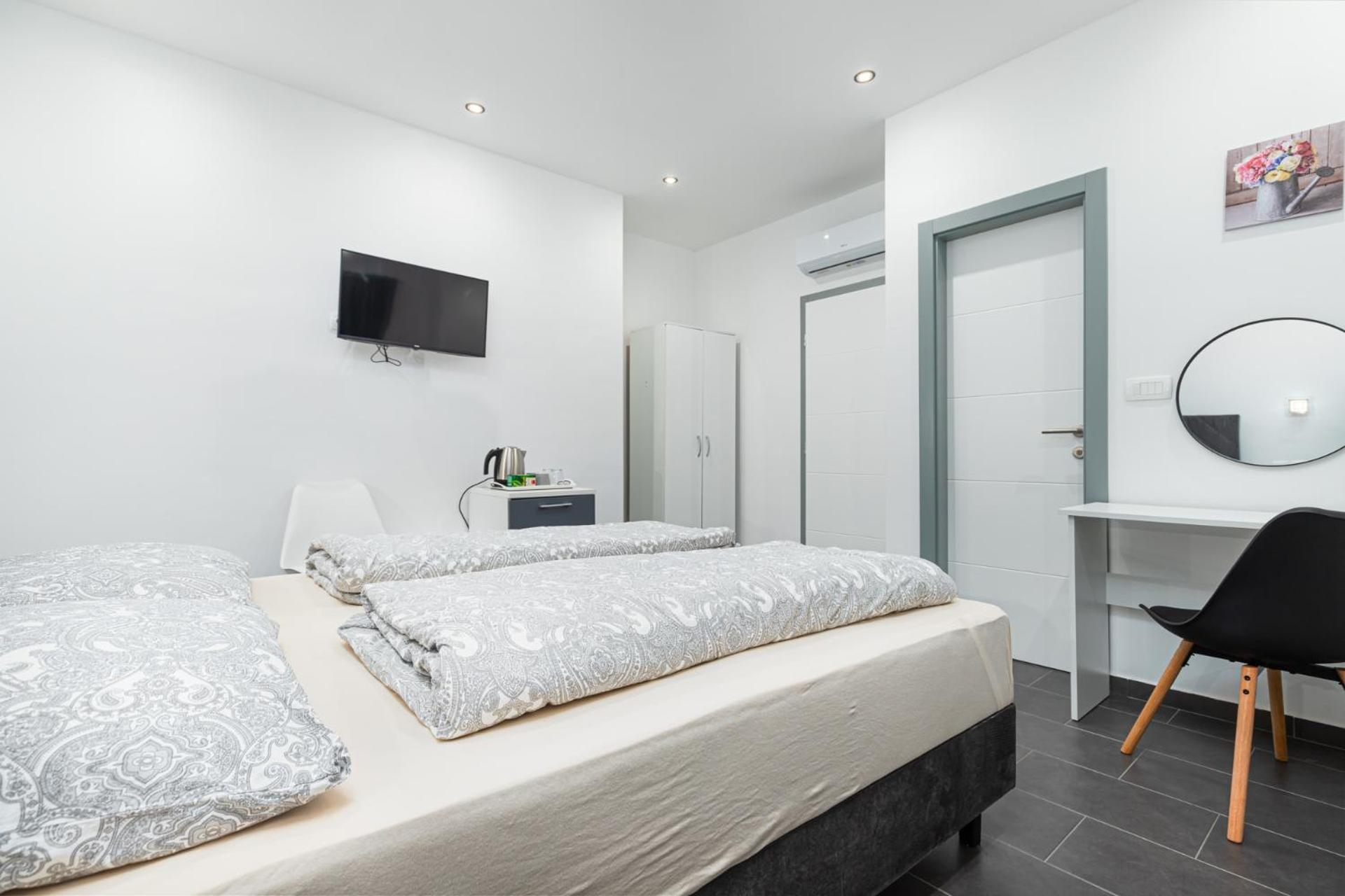 Rooms And Studio Flora Porec Esterno foto