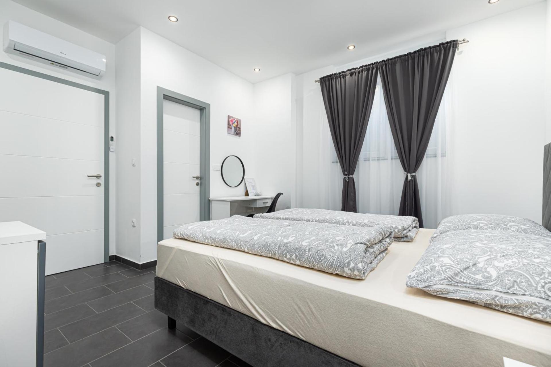 Rooms And Studio Flora Porec Esterno foto
