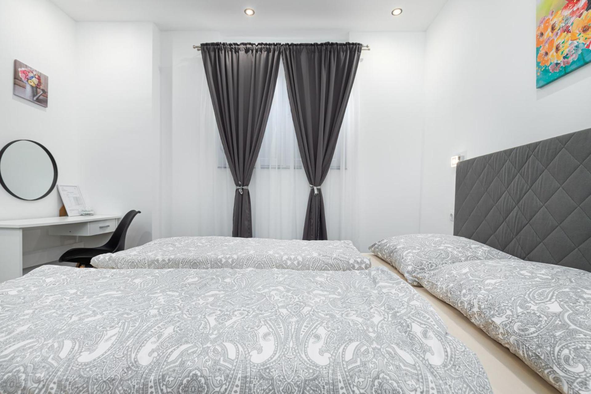 Rooms And Studio Flora Porec Esterno foto