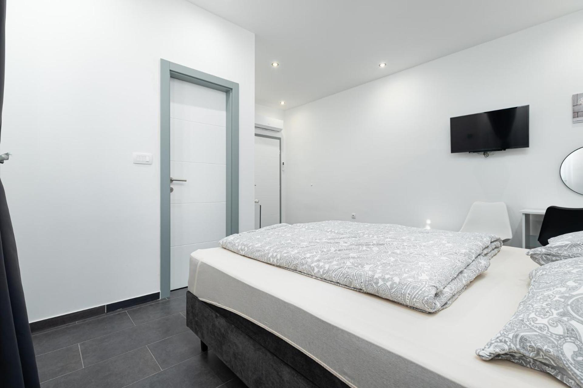Rooms And Studio Flora Porec Esterno foto