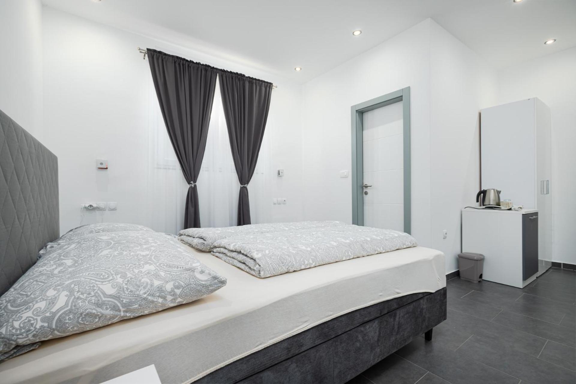 Rooms And Studio Flora Porec Esterno foto