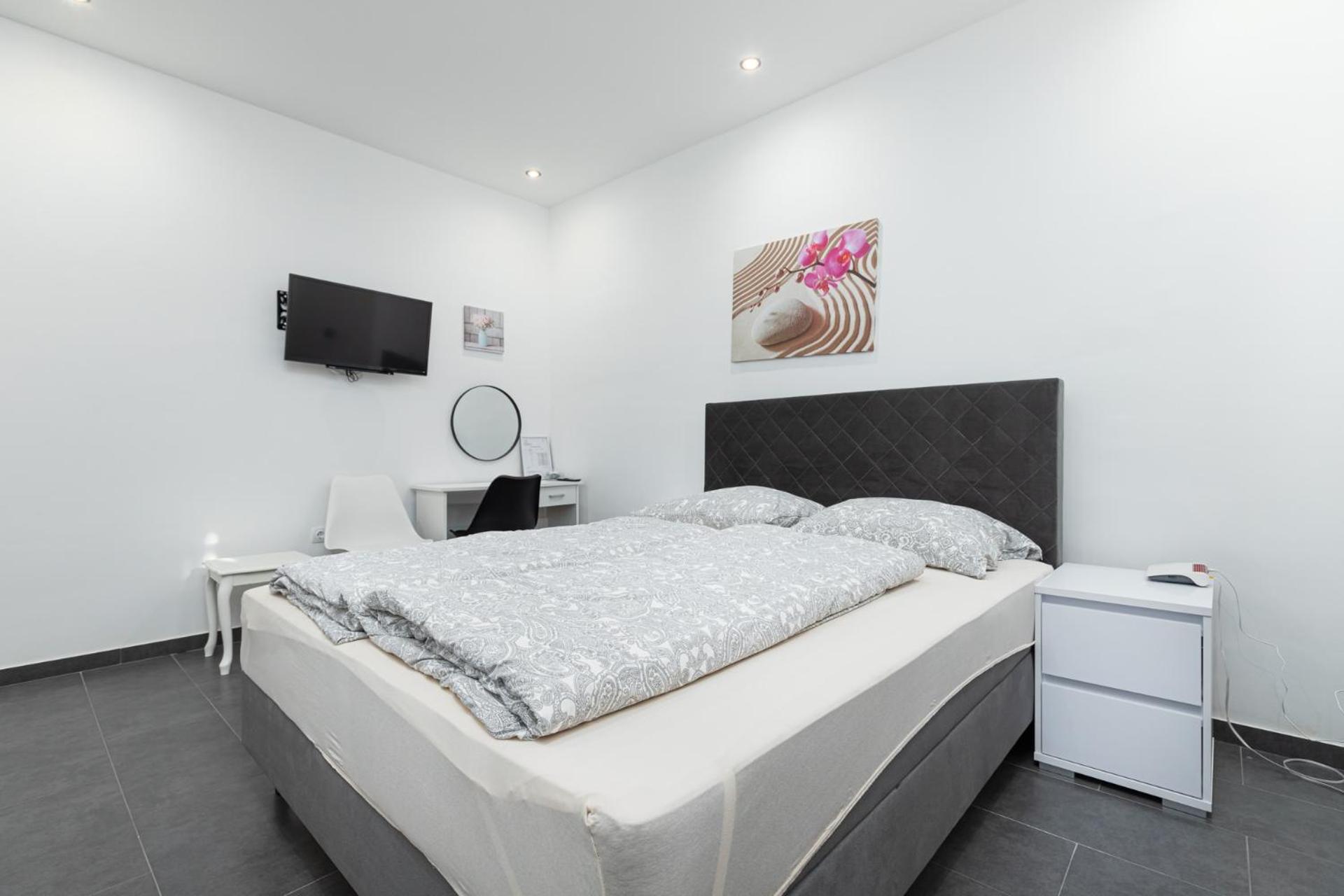 Rooms And Studio Flora Porec Esterno foto