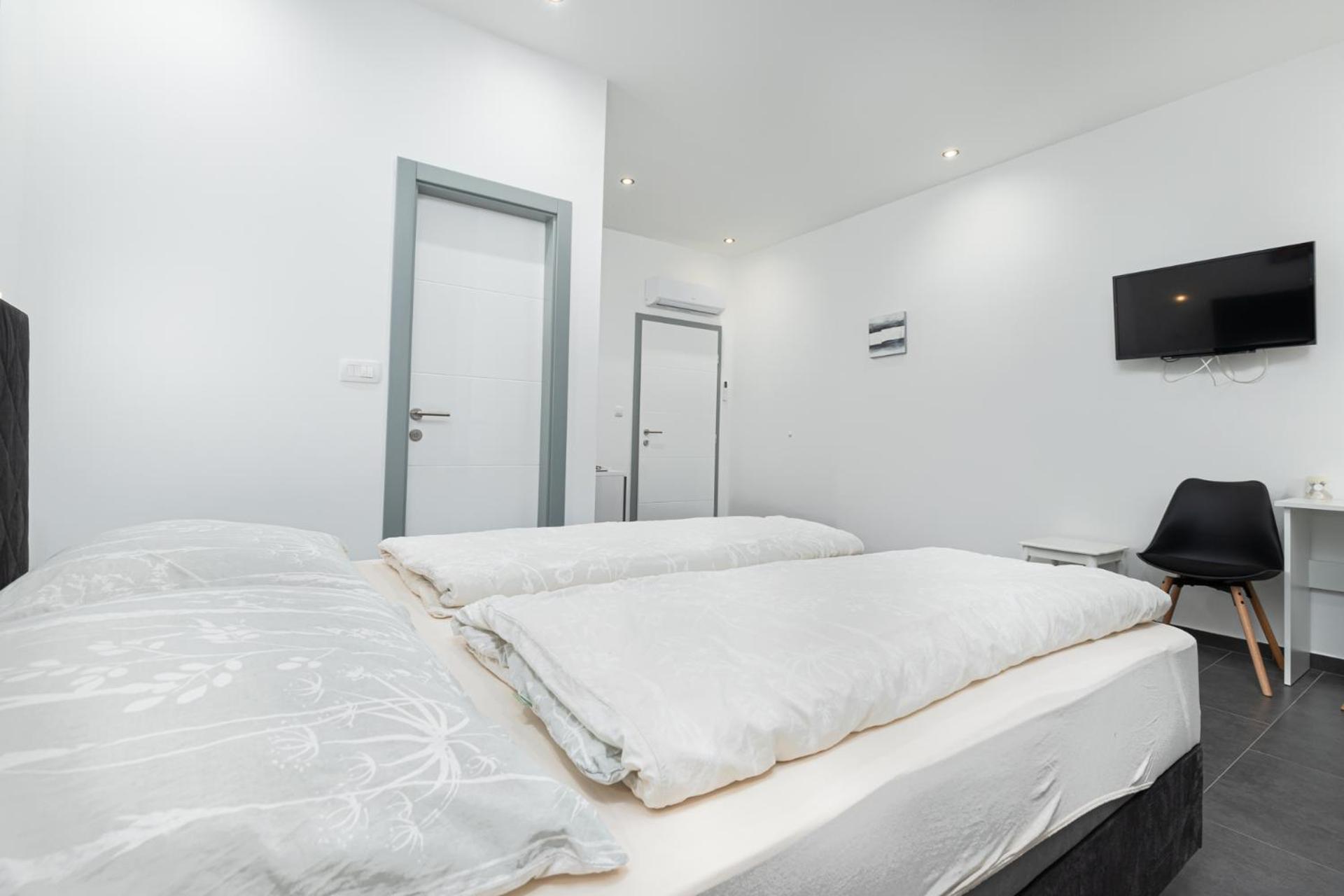 Rooms And Studio Flora Porec Esterno foto