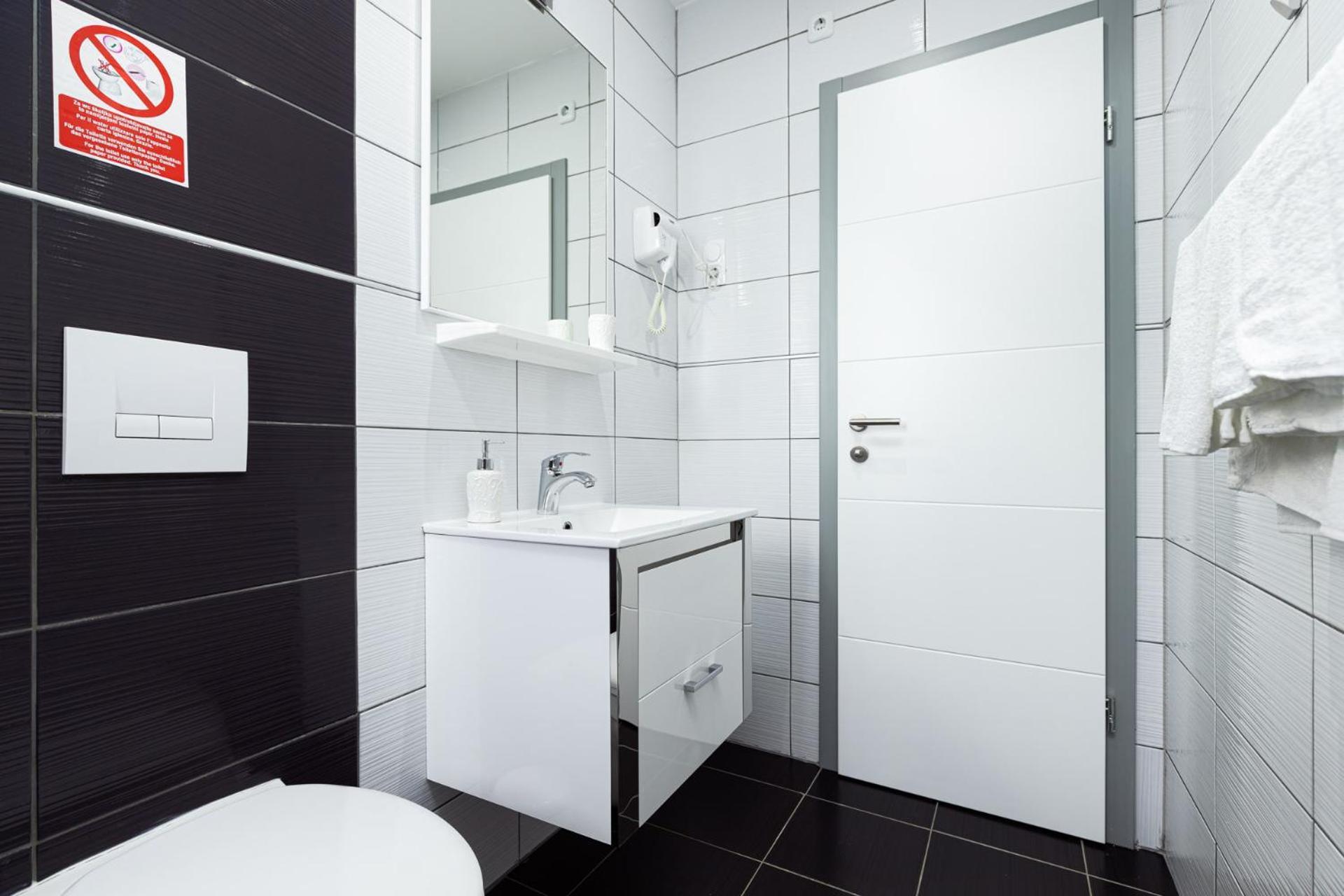 Rooms And Studio Flora Porec Esterno foto