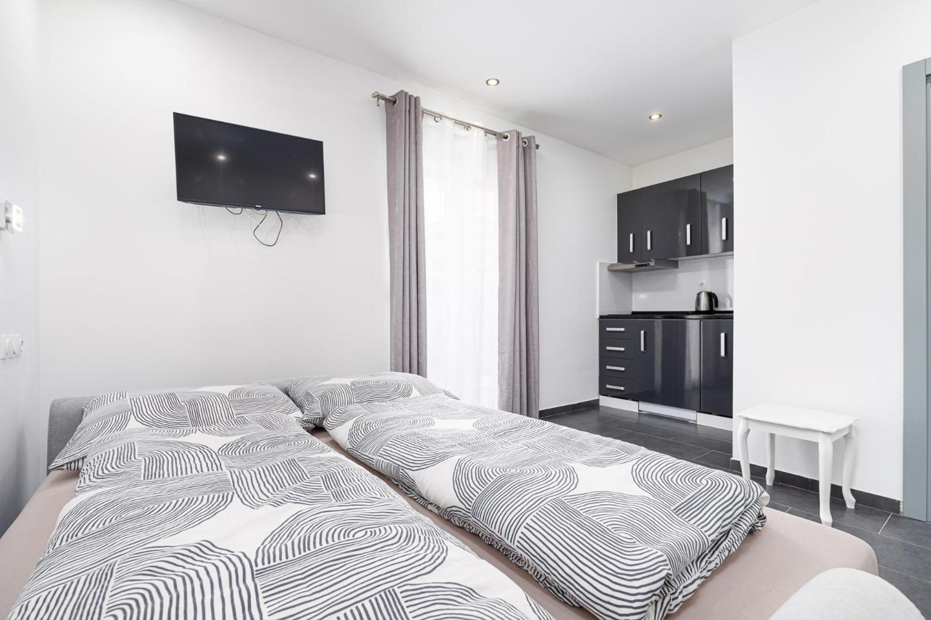 Rooms And Studio Flora Porec Esterno foto